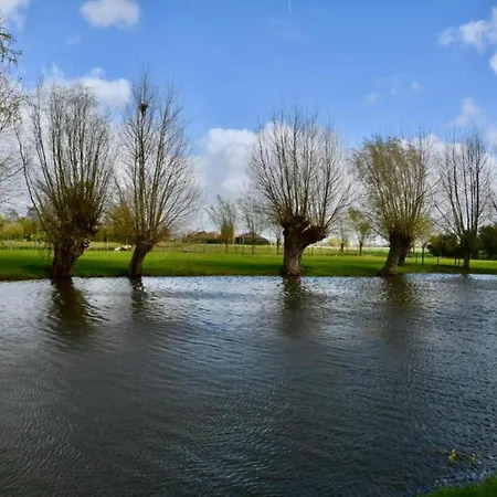 Near & Marina Nieuport